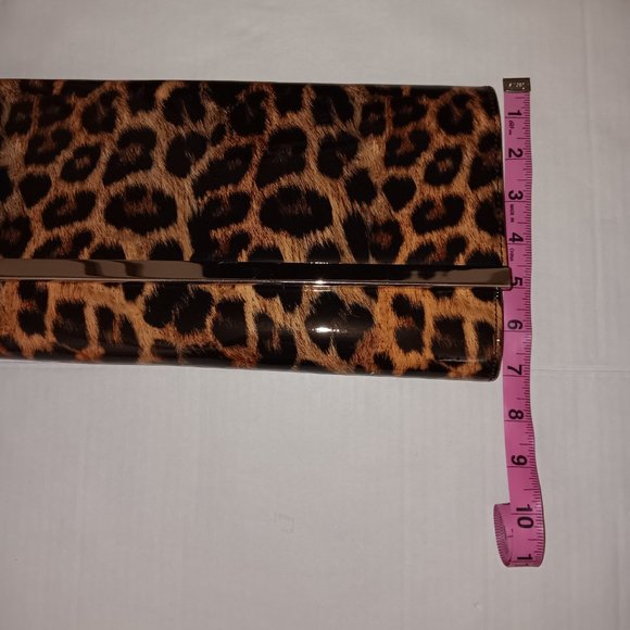 WOMEN'S LEOPARD PRINT CLUTCH PURSE - Picture 9 of 10